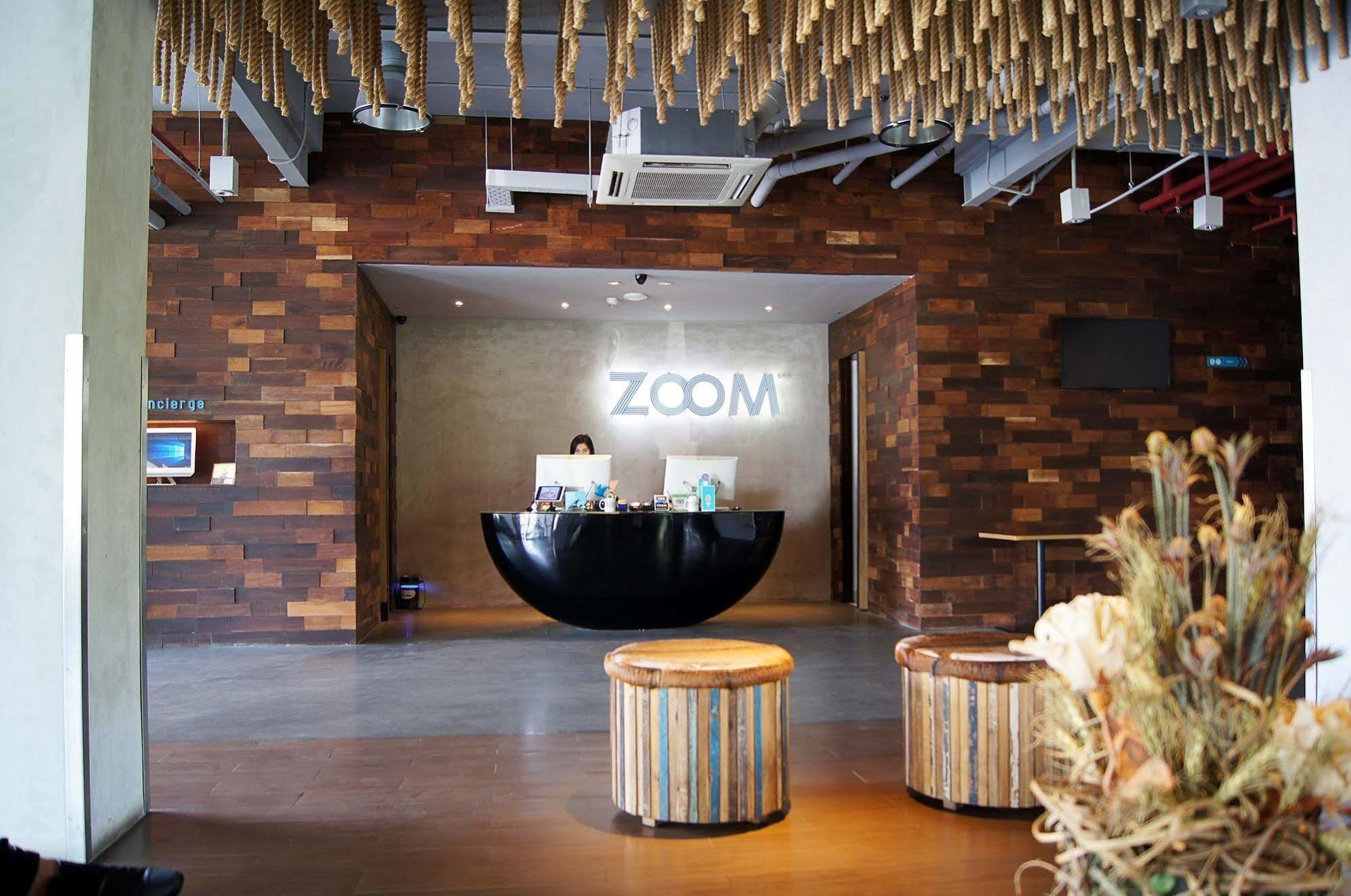 Zoom Smart Hotel Jemursari Surabaya Buitenkant foto